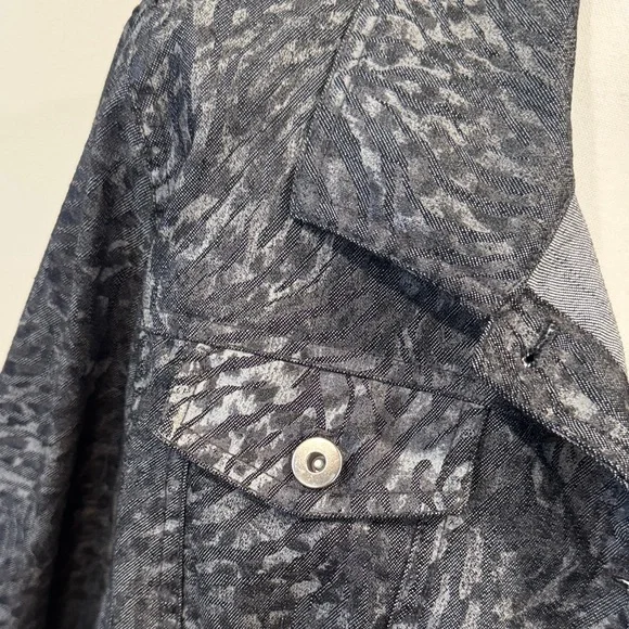 Westbound Women's Black/Gray Animal Print Lightweight Denim Jacket Size Large - Picture 2 of 9